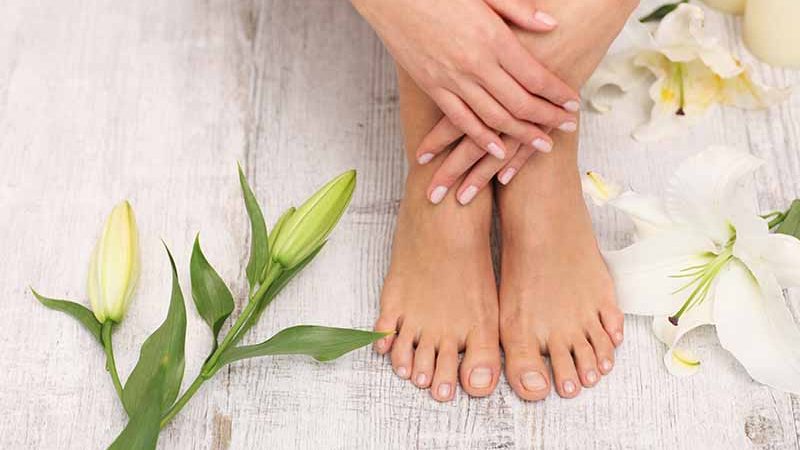 Maniküre und Pediküre